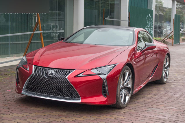 Điểm danh những siêu xe cập bến Việt Nam trong năm 2017